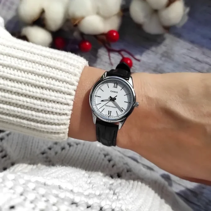 aiwatch_LTP-V005L-7B2UDF - Montre Casio Femme - LTP-V005L-7B2UDF - Bracelet Noir En Cuir Véritable - Cadran Blanc - 12 Mois De Garantie