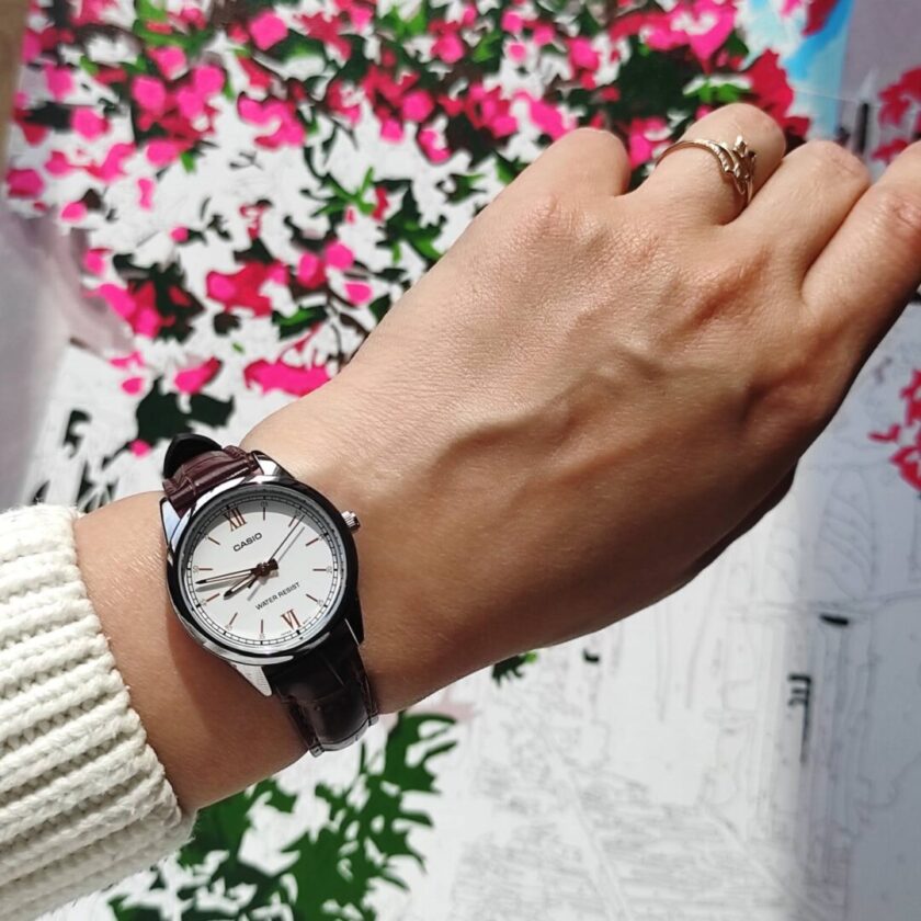 aiwatch_LTP-V005L-7B3UDF - Montre CASIO Femme - Bracelet Marron En Cuir Véritable - Cadran Blanc - 12 Mois De Garantie - LTP-V005L-7B3UDF