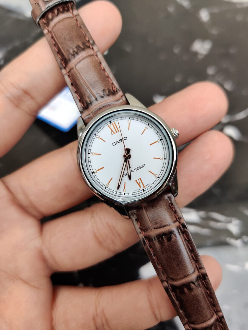 aiwatch_LTP-V005L-7B3UDF - Montre CASIO Femme - Bracelet Marron En Cuir Véritable - Cadran Blanc - 12 Mois De Garantie - LTP-V005L-7B3UDF