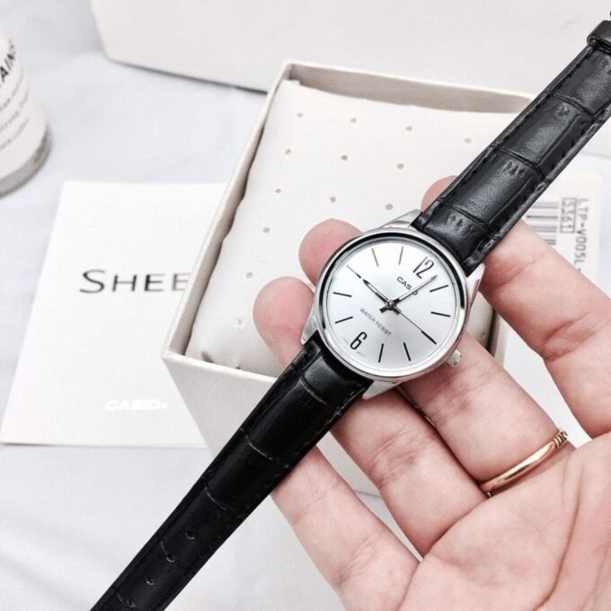 Montre-Bracelet Femme Casio Collection LTP-V005L-7BUDF - Bracelet Noir en Cuir Véritable - Résistante à l'Eau