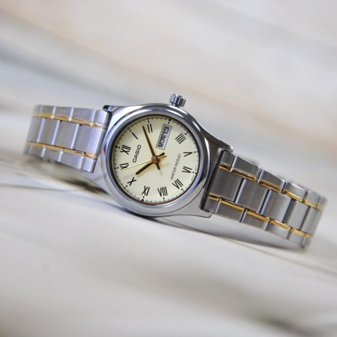 Montre CASIO Femme - Bracelet Gris/DoRée En Acier Inoxydable - Cadran Jaune - 12 Mois De Garantie - LTP-V006SG-9BUDF