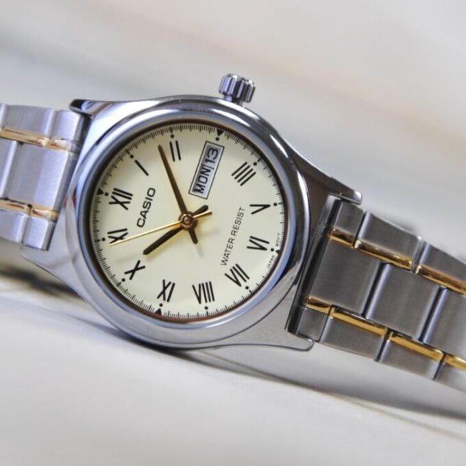 Montre CASIO Femme - Bracelet Gris/DoRée En Acier Inoxydable - Cadran Jaune - 12 Mois De Garantie - LTP-V006SG-9BUDF