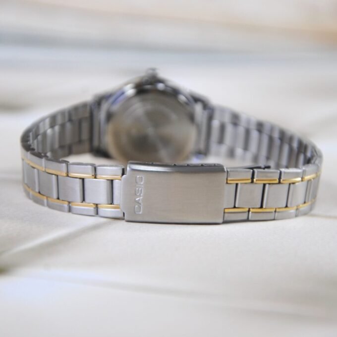 Montre CASIO Femme - Bracelet Gris/DoRée En Acier Inoxydable - Cadran Jaune - 12 Mois De Garantie - LTP-V006SG-9BUDF