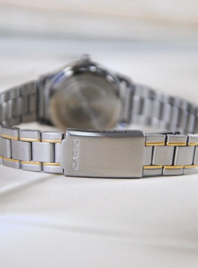 Montre CASIO Femme - Bracelet Gris/DoRée En Acier Inoxydable - Cadran Jaune - 12 Mois De Garantie - LTP-V006SG-9BUDF