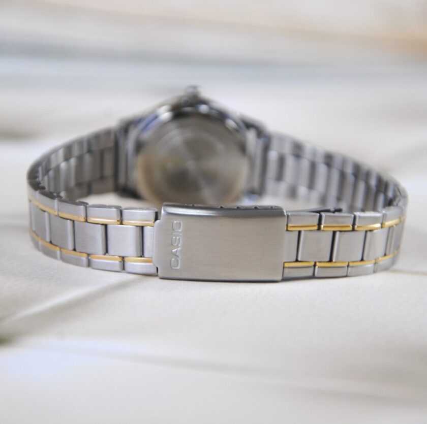 aiwatch_LTP-V006SG-9BUDF - Montre CASIO Femme - Bracelet Gris/DoRée En Acier Inoxydable - Cadran Jaune - 12 Mois De Garantie - LTP-V006SG-9BUDF