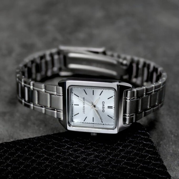 Montre Casio Femme - Bracelet Gris En Acier Inoxydable - Résistante À L'Eau - 12 Mois De Garantie - Ltp-V007D-2Eudf