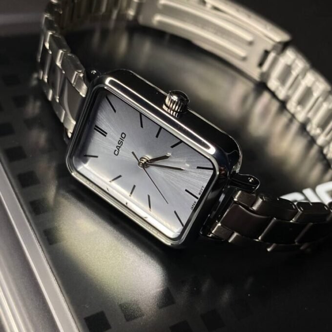 Montre Femme Casio - LTP-V009D-2EUDF - Bracelet en acier inoxydable - Résistant à l'eau