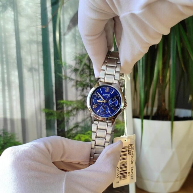 Montre CASIO Femme - Bracelet Gris En Acier Inoxydable - Résistante à l'eau - 12 Mois De Garantie - LTP-V300D-2A2UDF