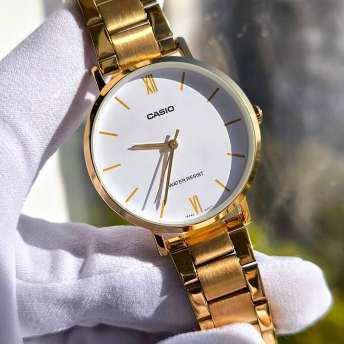 Montre CASIO Femme - Bracelet DoRée En Acier Inoxydable - Cadran Blanc - 12 Mois De Garantie - LTP-VT01G-7BUDF