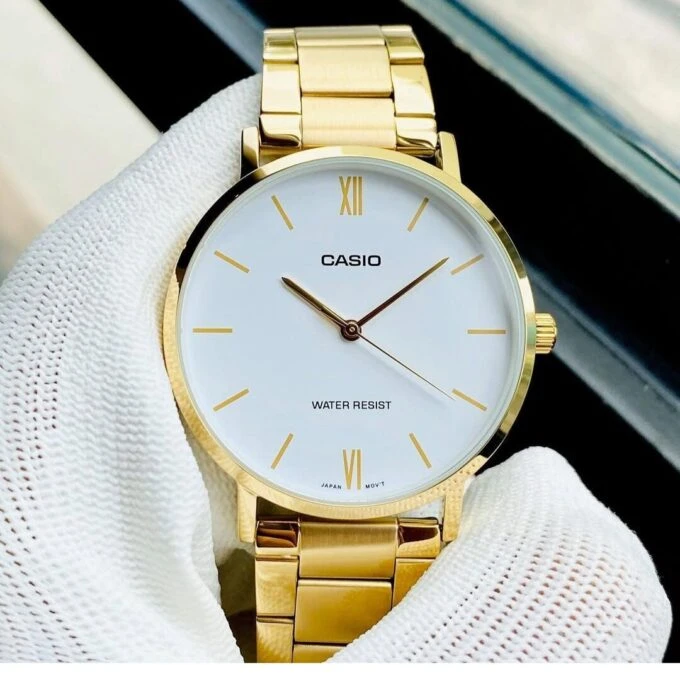 Montre CASIO Femme - Bracelet DoRée En Acier Inoxydable - Cadran Blanc - 12 Mois De Garantie - LTP-VT01G-7BUDF