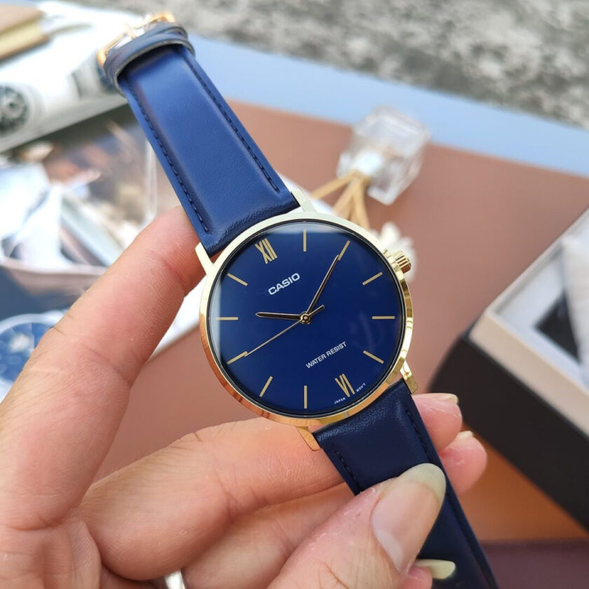 aiwatch_LTP-VT01GL-2BUDF - Montre Casio Femme - LTP-VT01GL-2BUDF - Bracelet Bleu En Cuir Véritable - Résistante À L'Eau - 12 Mois De Garantie