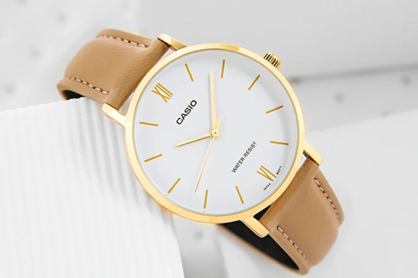 aiwatch_LTP-VT01GL-7BUDF - Montre CASIO Femme - Bracelet kaki En Cuir Véritable -  LTP-VT01GL-7BUDF - Cadran Blanc - 12 Mois De Garantie
