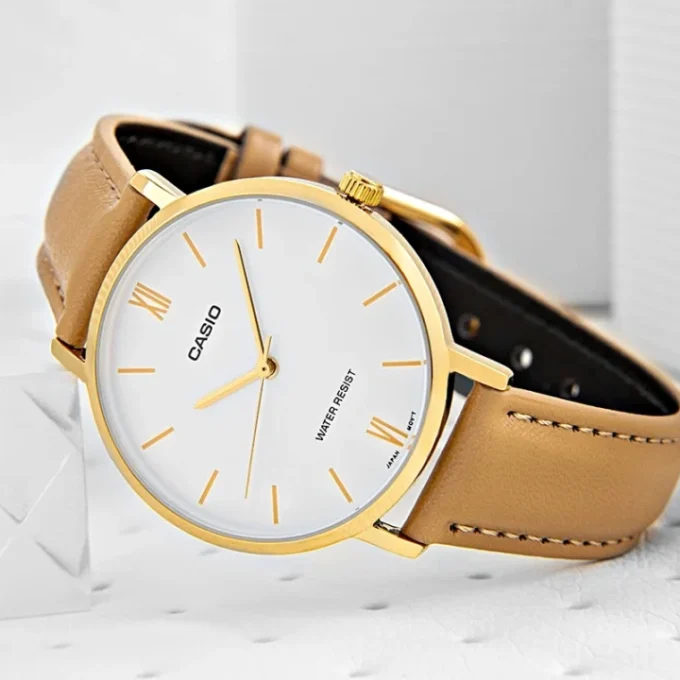 Montre CASIO Femme - Bracelet kaki En Cuir Véritable - LTP-VT01GL-7BUDF - Cadran Blanc - 12 Mois De Garantie