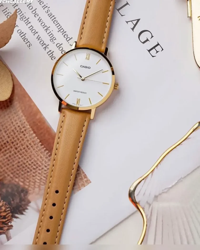 aiwatch_LTP-VT01GL-7BUDF - Montre CASIO Femme - Bracelet kaki En Cuir Véritable -  LTP-VT01GL-7BUDF - Cadran Blanc - 12 Mois De Garantie