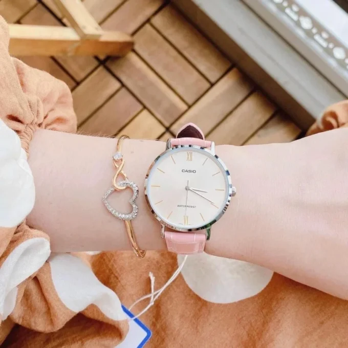 Montre CASIO Femme - LTP-VT01L-4BUDF - Bracelet Rose En Cuir Véritable - Résistante à l'eau - 12 Mois De Garantie