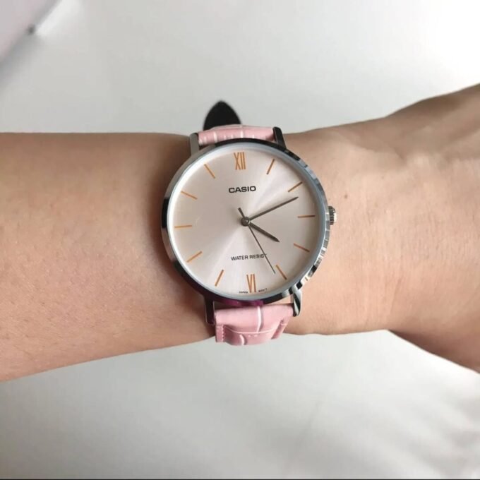 Montre CASIO Femme - LTP-VT01L-4BUDF - Bracelet Rose En Cuir Véritable - Résistante à l'eau - 12 Mois De Garantie