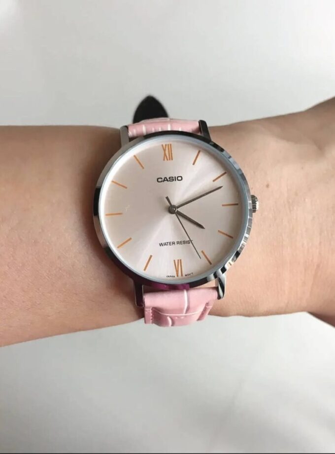 Montre CASIO Femme - LTP-VT01L-4BUDF - Bracelet Rose En Cuir Véritable - Résistante à l'eau - 12 Mois De Garantie