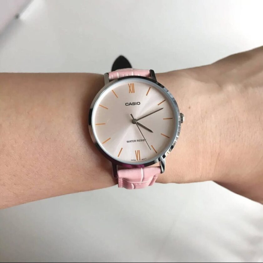 aiwatch_LTP-VT01L-4BUDF - Montre CASIO Femme - LTP-VT01L-4BUDF - Bracelet Rose En Cuir Véritable - Résistante à l'eau - 12 Mois De Garantie
