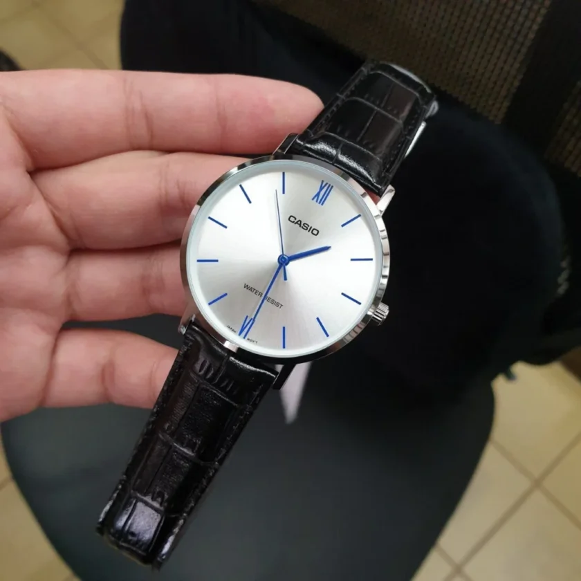 aiwatch_LTP-VT01L-7B1UDF - Montre Casio Femme -  LTP-VT01L-7B1UDF - Bracelet Noir En Cuir Véritable - Cadran Blanc - 12 Mois De Garantie