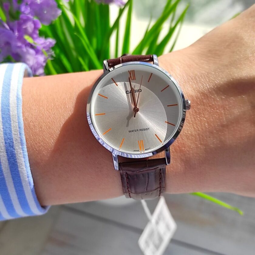 aiwatch_LTP-VT01L-7B2UDF - Montre CASIO Femme - LTP-VT01L-7B2UDF - Bracelet Marron En Cuir Véritable - Cadran Blanc - 12 Mois De Garantie