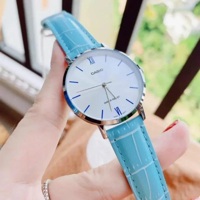 Montre Femme Casio - LTP-VT01L-7B3UDF - Bracelet en cuir bleu ciel - Affichage analogique - Résistant à l'eau