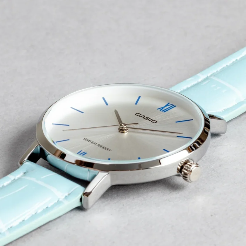 aiwatch_LTP-VT01L-7B3UDF - Montre Femme Casio - LTP-VT01L-7B3UDF - Bracelet en cuir bleu ciel - Affichage analogique - Résistant à l'eau