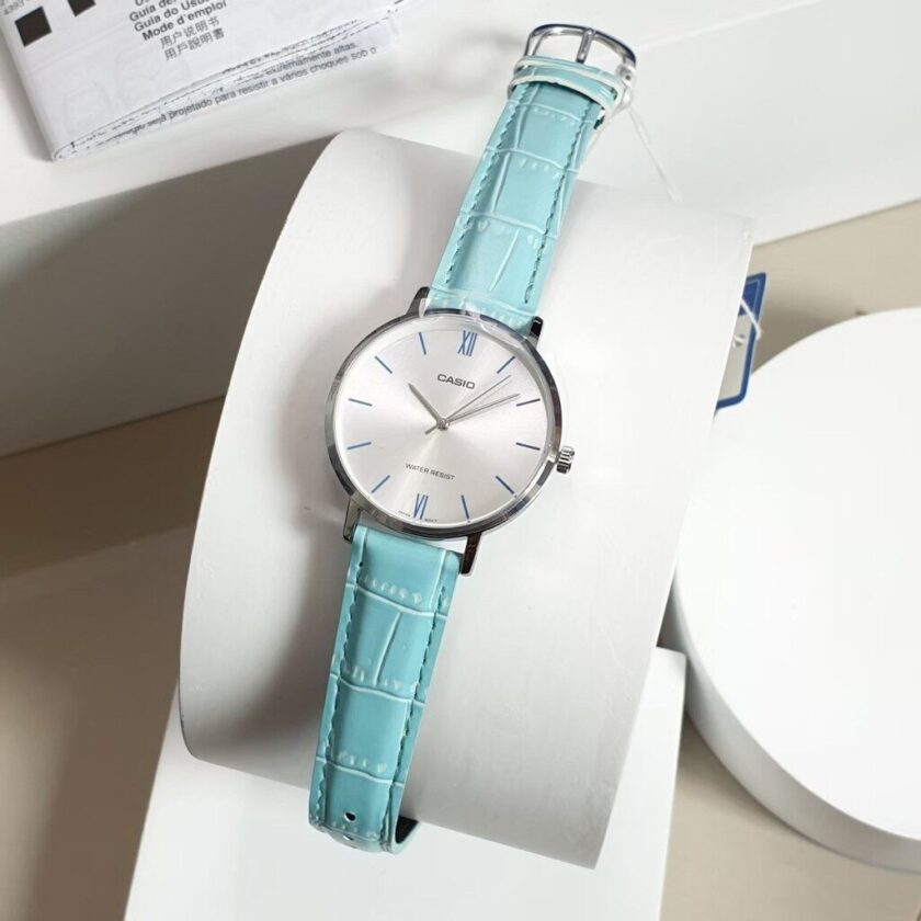 aiwatch_LTP-VT01L-7B3UDF - Montre Femme Casio - LTP-VT01L-7B3UDF - Bracelet en cuir bleu ciel - Affichage analogique - Résistant à l'eau