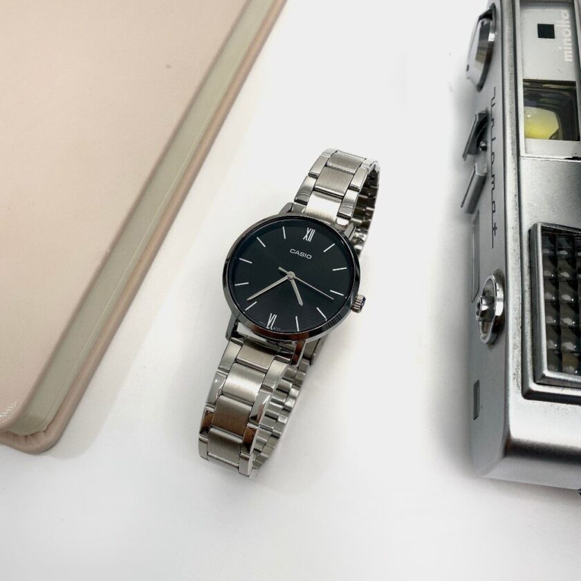 aiwatch_LTP-VT02D-1AUDF - Montre Femme Casio Collection Analogique LTP-VT02D-1A - Bracelet gris en Acier Inoxydable - Résistant à l'eau