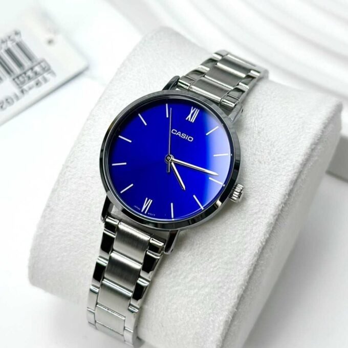 Montre Femme Casio Collection LTP-VT02D-2AUDF - Bracelet Gris En Acier Inoxydable - Résistante à l'eau