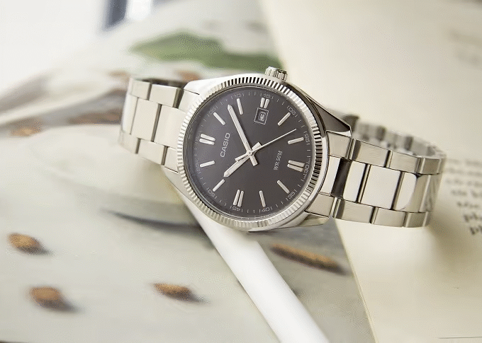 Montre Casio Homme - Bracelet Gris En Acier Inoxydable - Résistante À L'Eau - 12 Mois De Garantie - Mtp-1302D-1A2Vdf