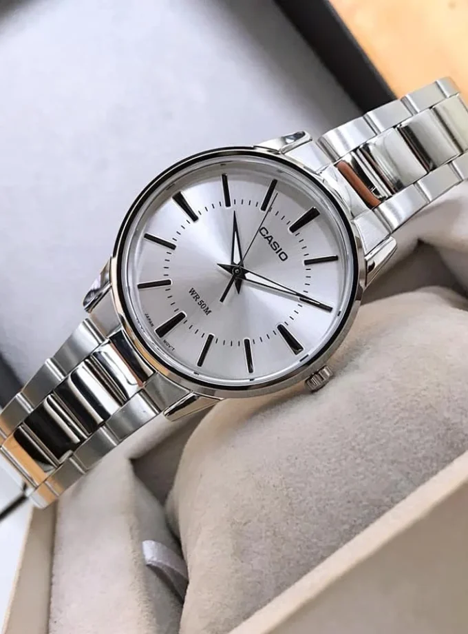 Montre CASIO Homme - MTP-1303D-7AVDF - Bracelet Gris En Acier Inoxydable - Cadran Blanc - 12 Mois De Garantie