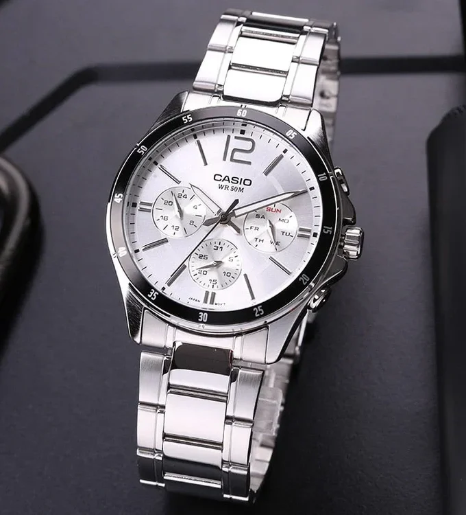 Montre CASIO Homme - Bracelet Gris En Acier Inoxydable - Cadran Blanc - 12 Mois De Garantie - MTP-1374D-7AVDF