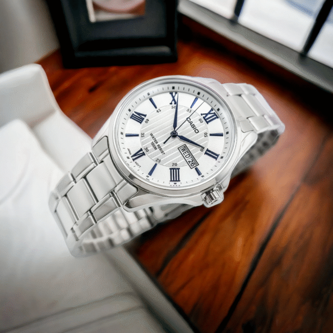 Montre CASIO Homme - Bracelet Gris En Acier Inoxydable - Cadran Blanc - 12 Mois De Garantie - MTP-1384D-7A2VDF