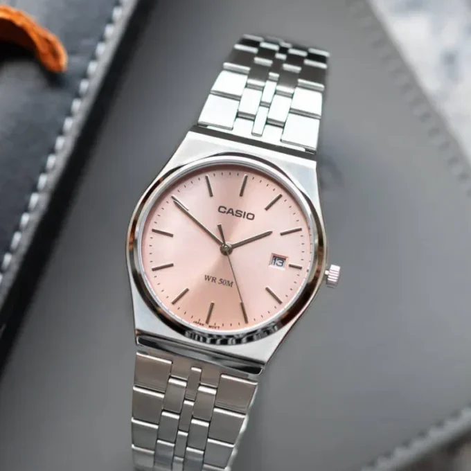 Montre Classique Homme - Casio MTP-B145D-4AVDF - Acier Inoxydable, Bracelet Métal, Étanche, Cadran Rose - Référence MTP-B145D-4AVDF