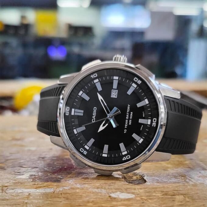 Montre Homme Casio - MTP-E195-1AVDF - Bracelet en résine noir - Résistant à l'eau