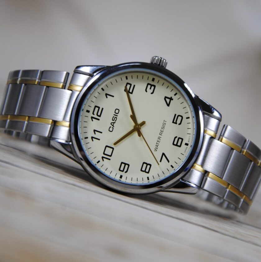 aiwatch_MTP-V001SG-9BUDF - Montre CASIO Homme - Bracelet Gris/DoRée En Acier Inoxydable -Résistante à l'eau - 12 Mois De Garantie - MTP-V001SG-9BUDF