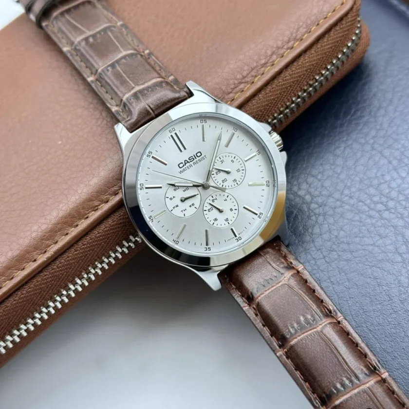 aiwatch_MTP-V300L-7AUDF - Casio Montre Homme - MTP-V300L-7AUDF - Bracelet en cuir marron - Résistant à l'eau