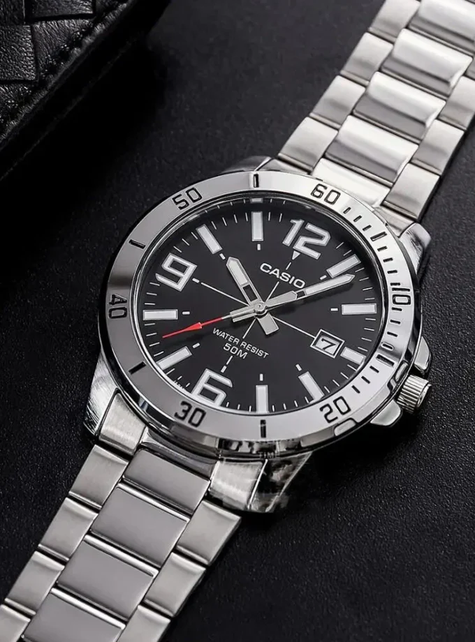 Montre CASIO Homme - Bracelet Gris En Acier Inoxydable - Résistante à l'eau - 12 Mois De Garantie - MTP-VD01D-1BVUDF