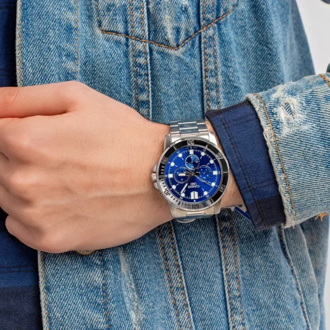 aiwatch_MTP-VD300D-2EUDF - Montre Casio Homme -  MTP-VD300D-2EUDF - Bracelet Gris En Acier Inoxydable - Résistante À L'Eau - 12 Mois De Garantie