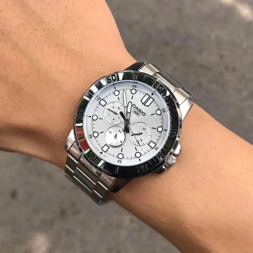 aiwatch_MTP-VD300D-7EUDF - Montre Casio Homme - MTP-VD300D-7EUDF - Bracelet Gris En Acier Inoxydable - Cadran Blanc - 12 Mois De Garantie
