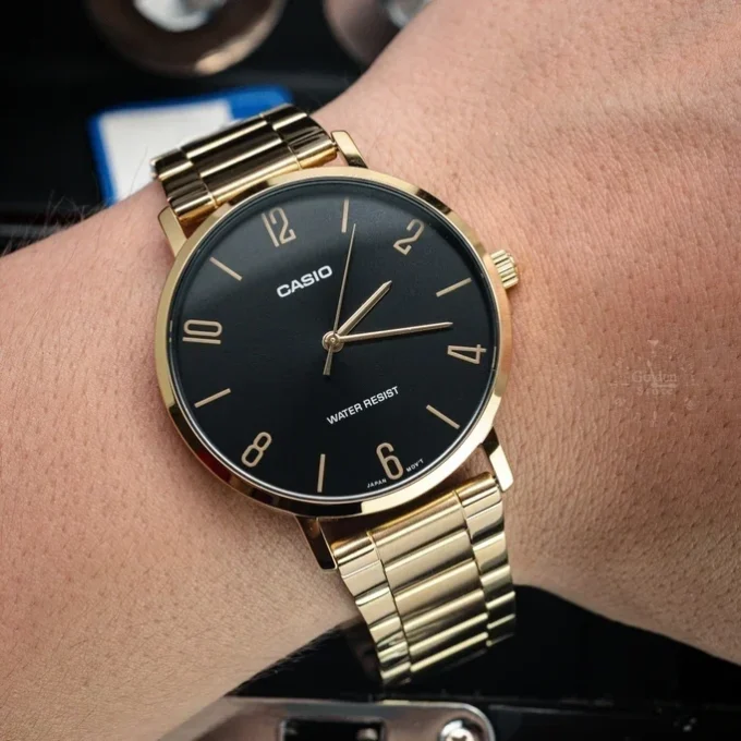 Montre Casio Homme - MTP-VT01G-1B2UDF - Bracelet Dorée En Acier Inoxydable - Affichage analogique - Résistante À L'Eau - 12 Mois De Garantie