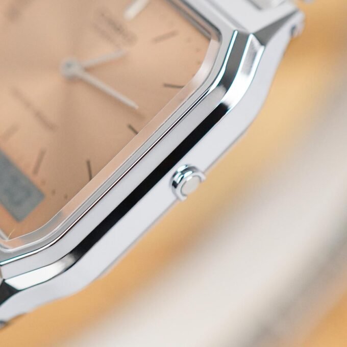 Montre Casio AQ-230A-4AMQYDF - Homme - Double affichage analogique et digital, Alarme, Chronomètre, Bracelet acier inoxydable - Couleur argentée - Référence AQ-230A-4AMQYDF