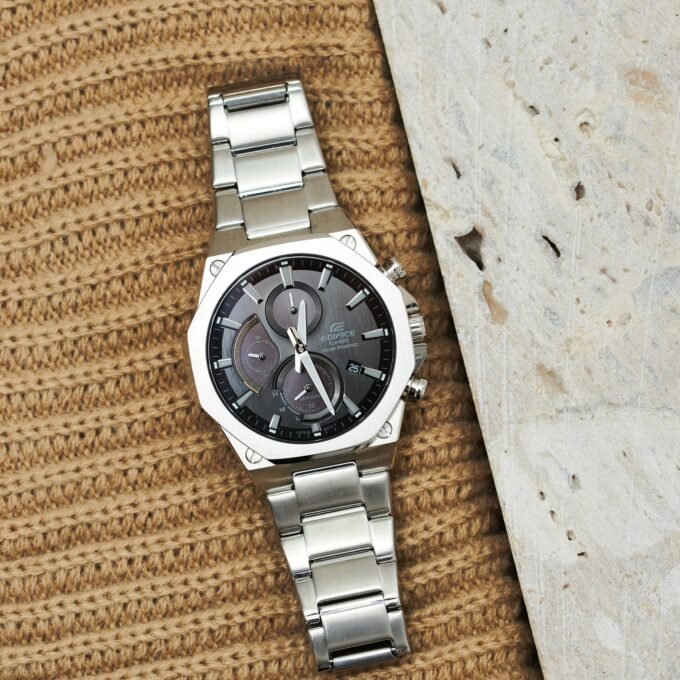 Montre Chronographe Homme Casio Edifice EFS-S570D-5AUEF – Acier Inoxydable Brossé, Solaire Japonais, Étanche 100m, Verre Saphir Antireflets, Bracelet Métal Gris à Boucle Déployante Triple, Aiguilles Luminescentes Neobrite, Dateur, Réserve de Marche 6 Mois – EFS-S570D-5AUEF