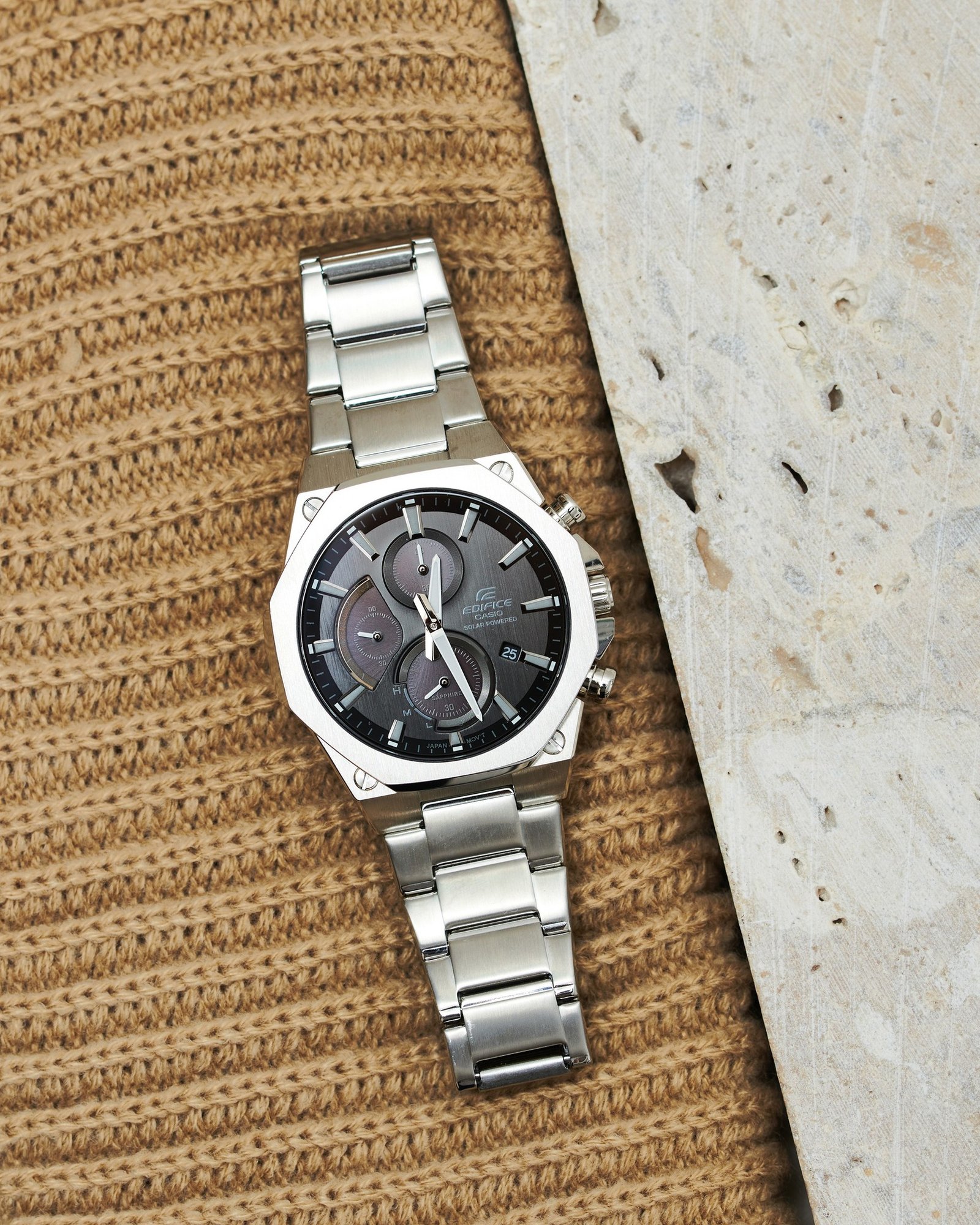 montre-chronographe-homme-casio-edifice-efs-s570d-5auef-–-acier-inoxydable-brosse-solaire-japonais-etanche-100m-verre-saphir-antireflets-bracelet-metal-gris-a-boucle-deployante-triple-aiguilles-luminescentes-neobrite-dateur-reserve-de-marche-6-mois-–-efs-s570d-5auef-efs-s570d-1audf