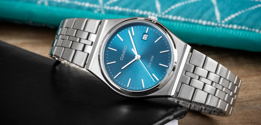 montre classique homme casio mtp b145d 2a2vdf acier inoxydable, bracelet métal, cadran bleu, Étanche référence mtp b145d 2a2vdf