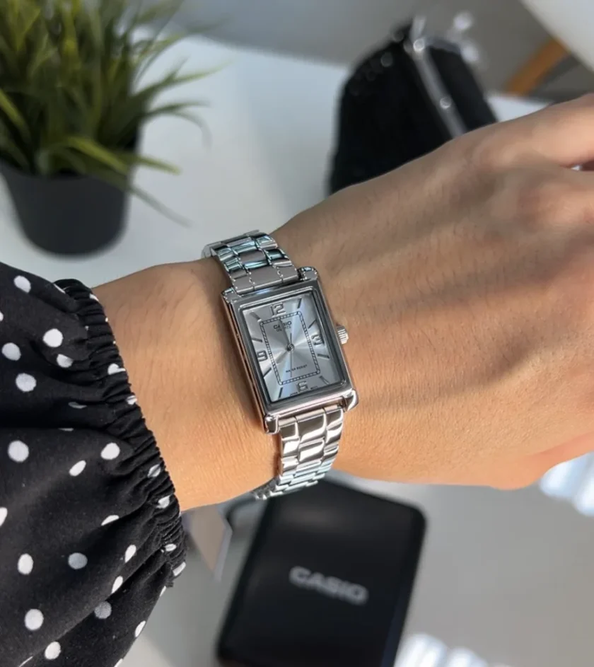 montre classique femme design Élégant, bracelet acier inoxydable, résistance à leau, cadran argenté acier argent référence ltp 1234dd 7adf