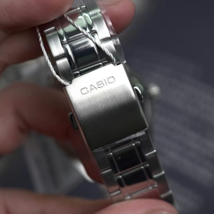 Montre homme Casio MTP-B180D-1A2VDF - Acier inoxydable, bracelet acier, verre minéral, étanche 50m, date, précision ±20s/mois, 3 ans batterie - Noir