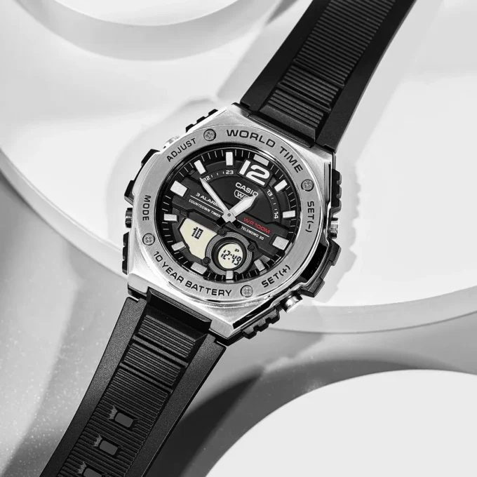 Montre Casio Homme - 100M Resistante à l'eau - Acier Inoxydable - Heure mondiale/Compte à rebours/Calendrier automatique/Alarmes multiples/Chronographe 100 SEC - Batterie de 10 ans- MWQ-100-1AVDF