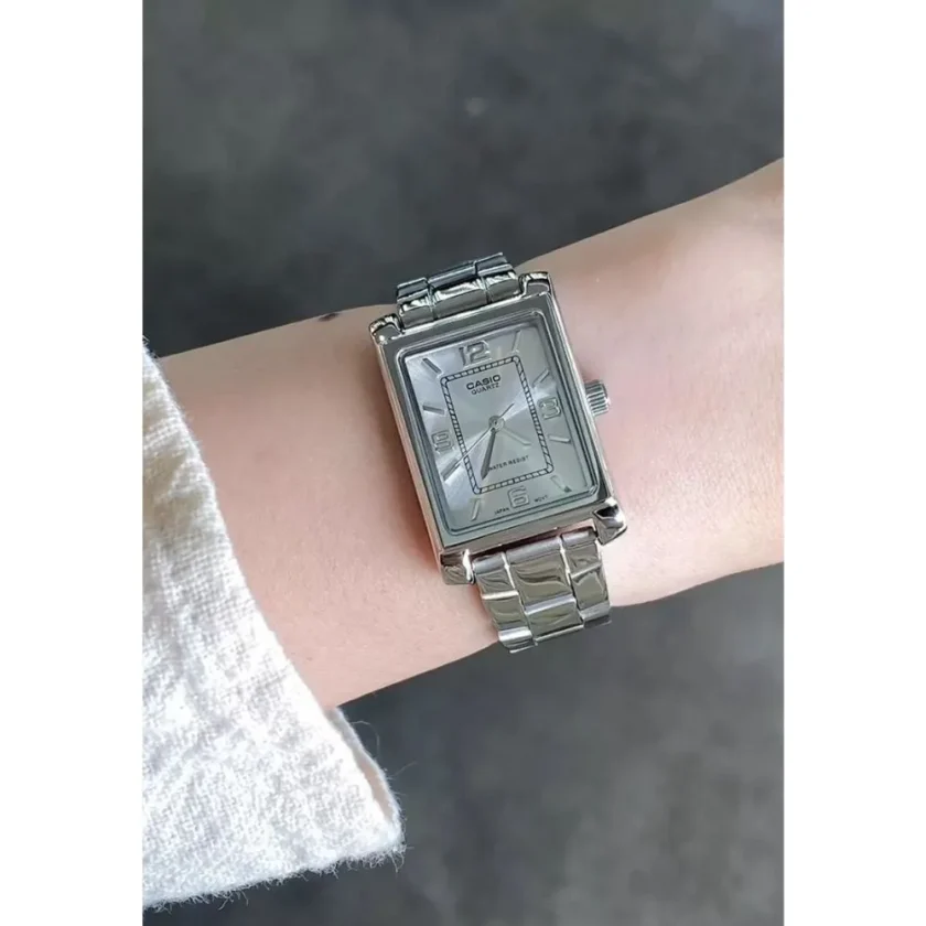 montre classique femme design Élégant, bracelet acier inoxydable, résistance à leau, cadran argenté acier argent référence ltp 1234dd 7adf