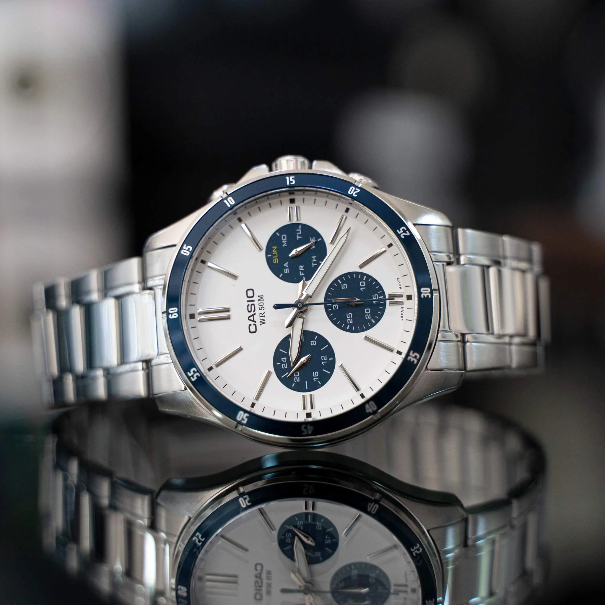 montre classique homme casio mtp 1374d 7a2vdf – acier inoxydable, bracelet métal, cadran blanc, Étanche – bleu gris